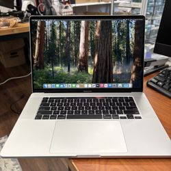 16” MacBook Pro 2019, Core i7 with touch-bar,500gb SSD, battery cycle count 7, with original charger, the MacBook is in Excellent condition the batter