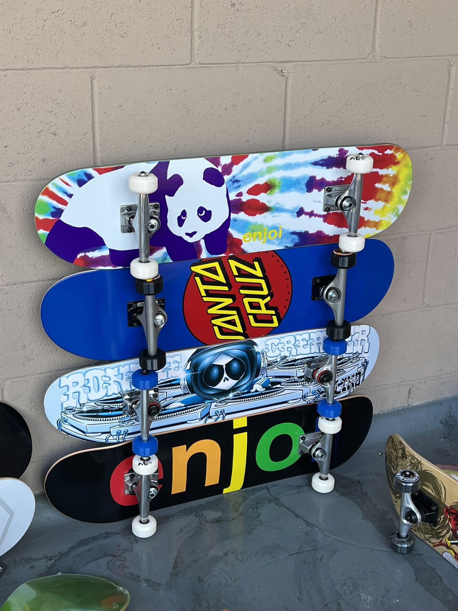 Street Skateboard And Accessories