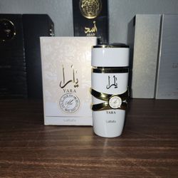 Lattafa Yara Moi Eau de Parfum Spray (3.4 oz / 100 ml).