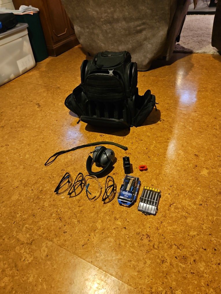 Case club Gun range bag with accessories!!