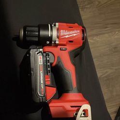New Milwaukee Drill Driver And Battery 2.0