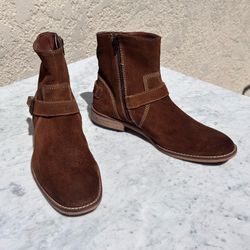Size 8 brown suede Chelsea boots like new!