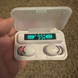 White Color Wireless Bluetooth Earbuds 