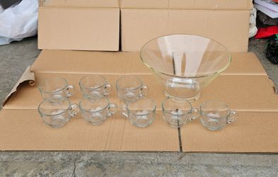 Glass bowl and cups. $15.