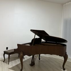 Baby grand piano 