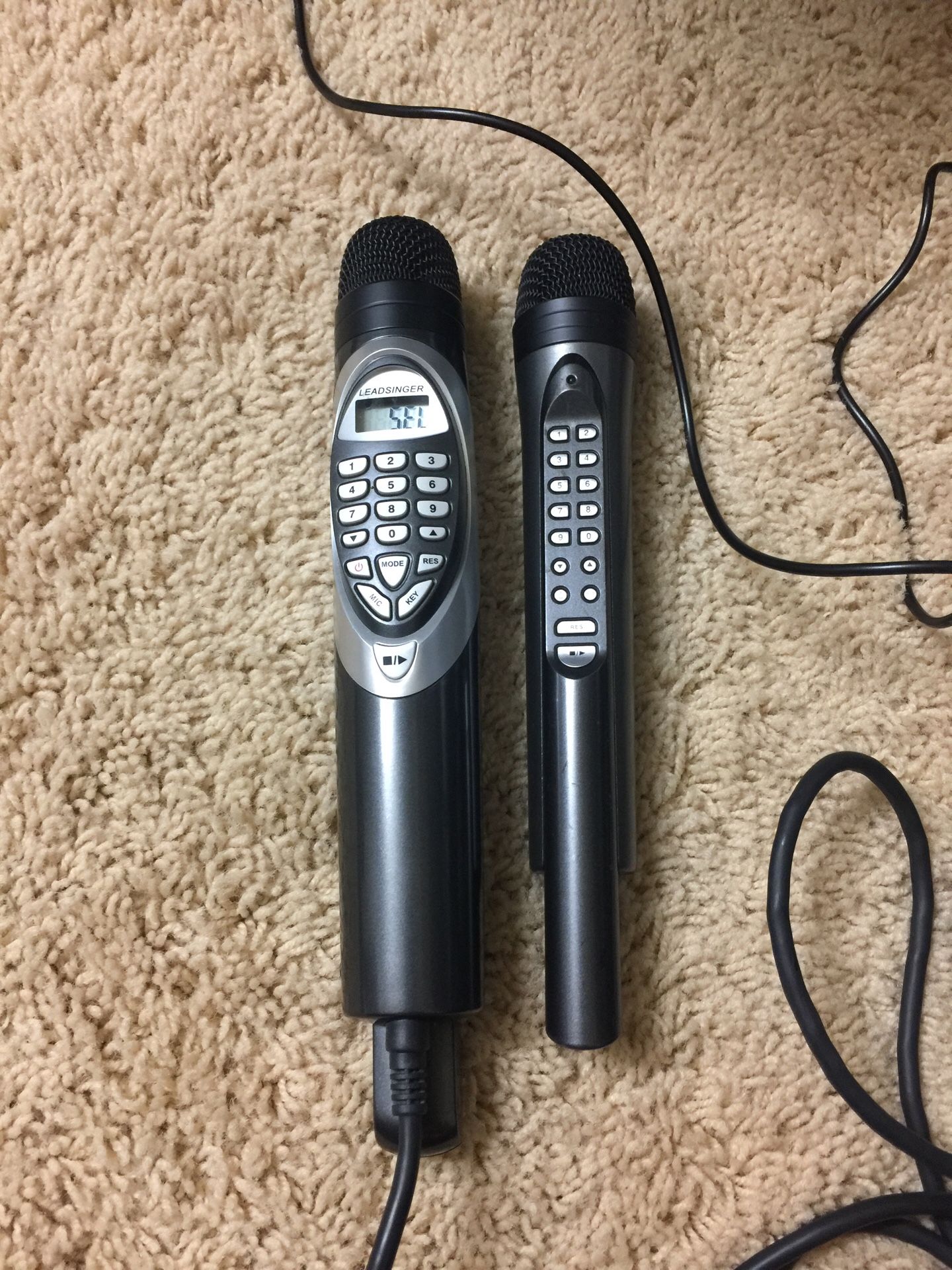 Leader singer kareoke mic set of 2 mic excellent working condition