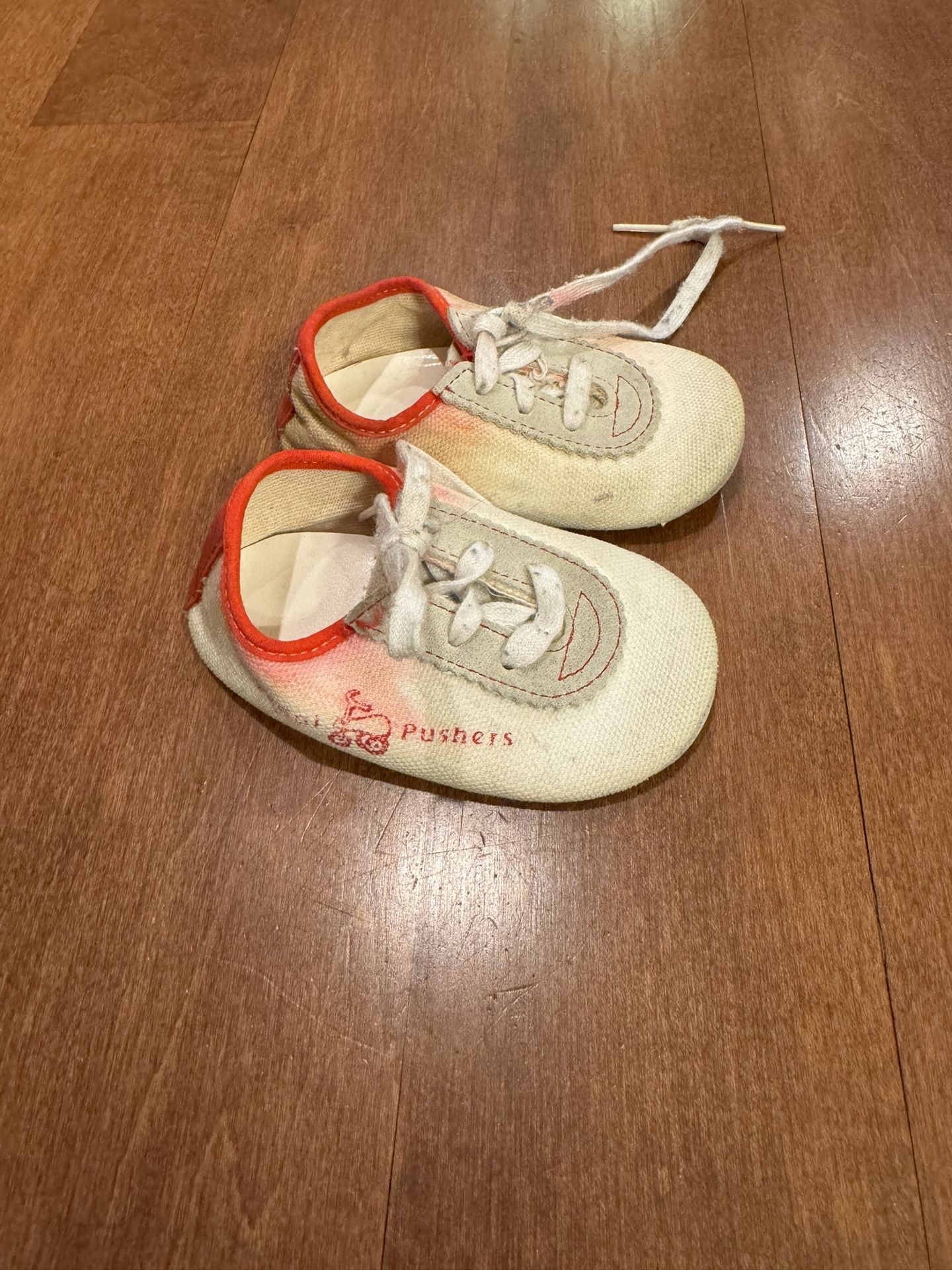 Vintage 80ies Pedal Pushers Baby Shoes Shipping Avaialbe