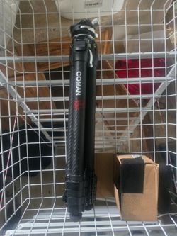 Conan carbon fiber tripod