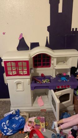 Play kitchen