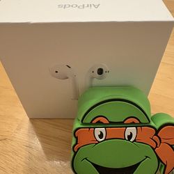 AirPods 1st Gen With  Case In Excellent Condition Ready To Set Up And Use Only $30!!!!!