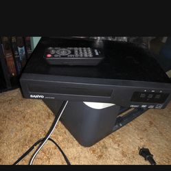 Sanyo DVD player with remote