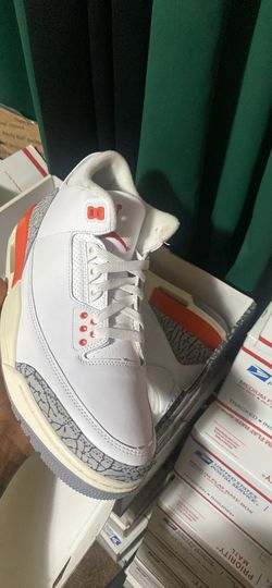 Sizs 10.5 Jordan 3 Retro Georgia Peach brand new