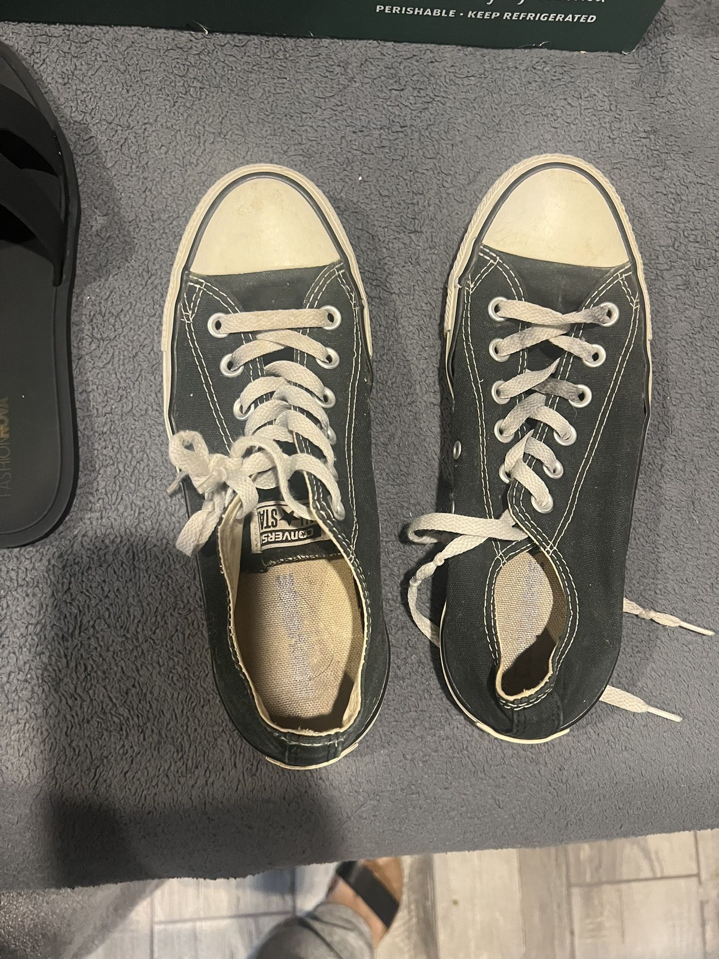 Womens Size 9 Converse (used)
