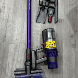 Dyson V10 Vacuum Cleaner 
