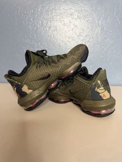 LeBron Nike 16 Shoes Size 10