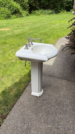 Pedestal sink