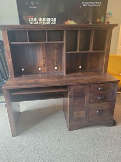 Computer desk