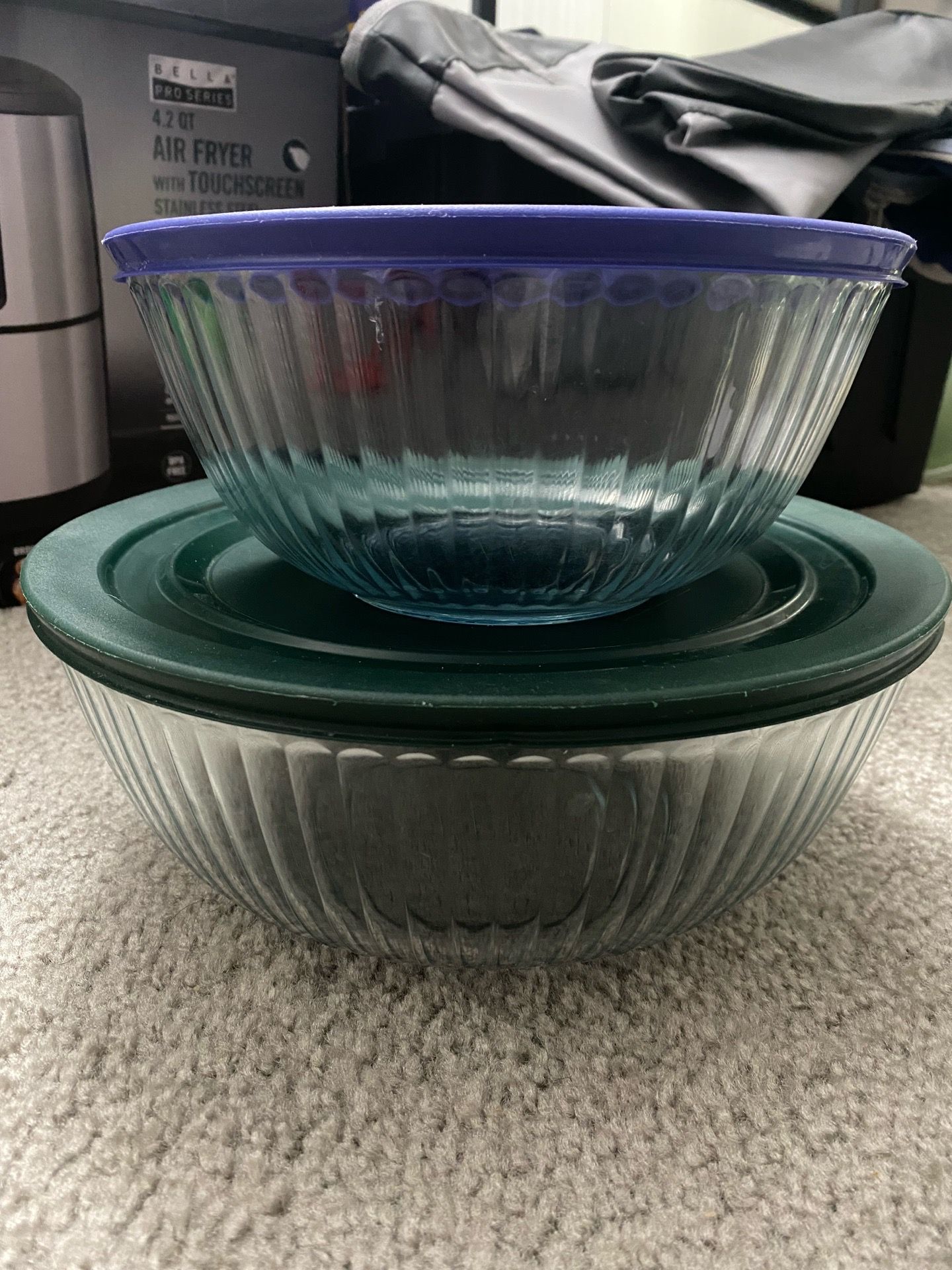 2 pyrex food storage containers