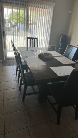 Dinette table