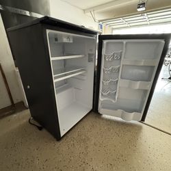 Compact Refrigerator Danby - Mini Fridge with Freezer | 4.4 cu ft