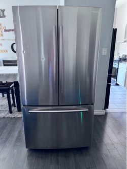 Samsung French Doors Refrigerator and bottom freezer
