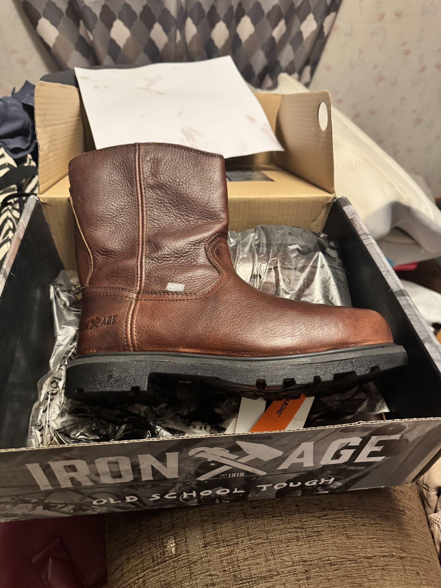 Mens Steel Toes Boots And Nike Shoes