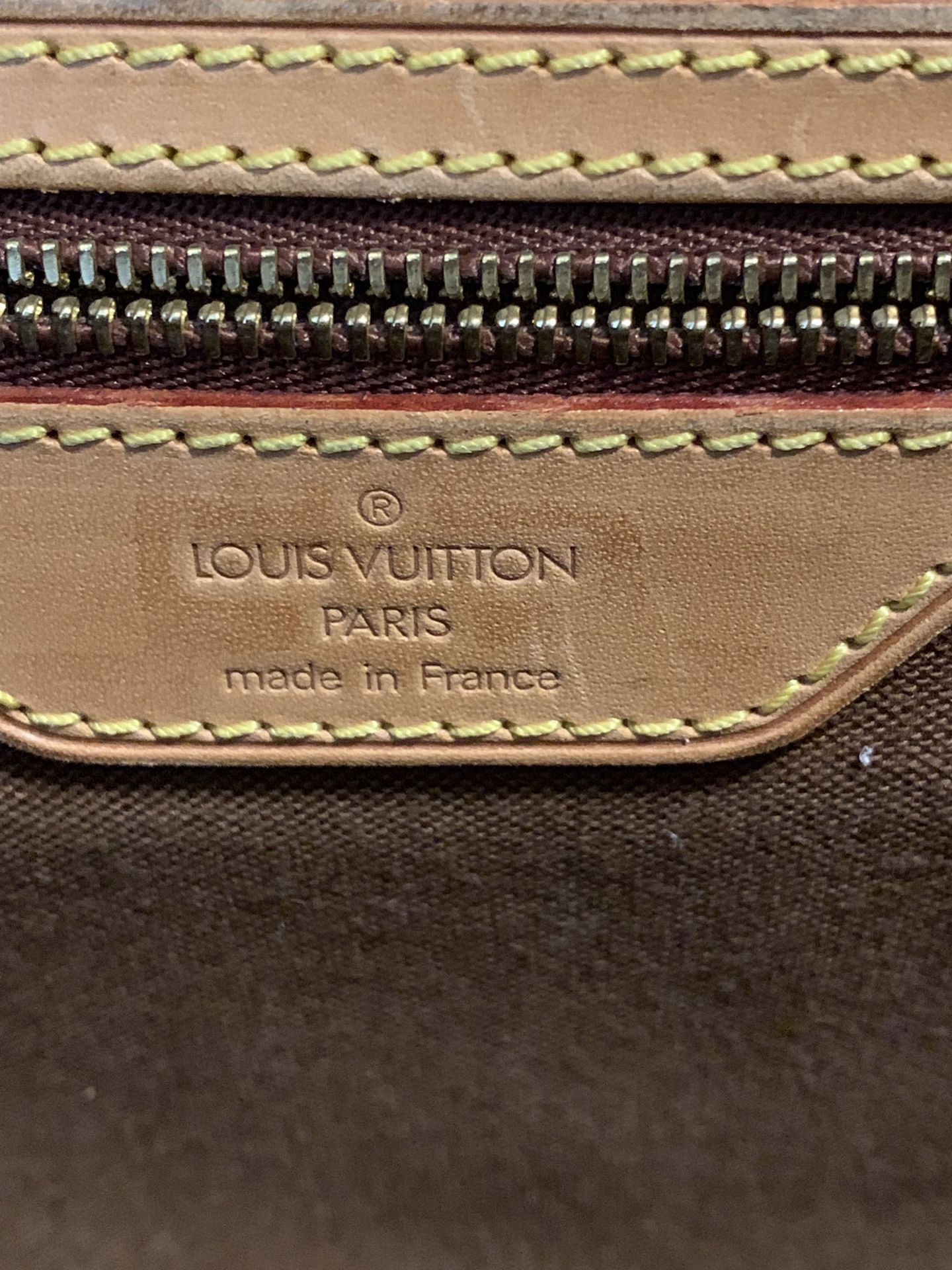 Authentic Louis Vuitton Gibeciere GM messenger in monogram canvas