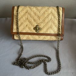 Patricia Nash Giada Natural Woven Turnlock Crossbody Purse.  Patricia Nash Giada Natural Woven Turnlock Crossbody Purse. 9”W X  7” L