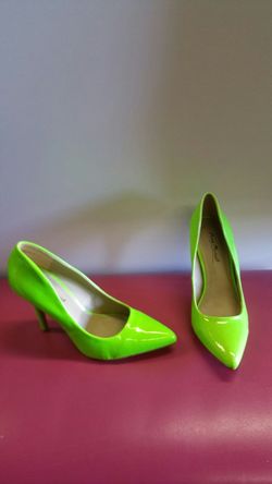 Size 7.5 green heels
