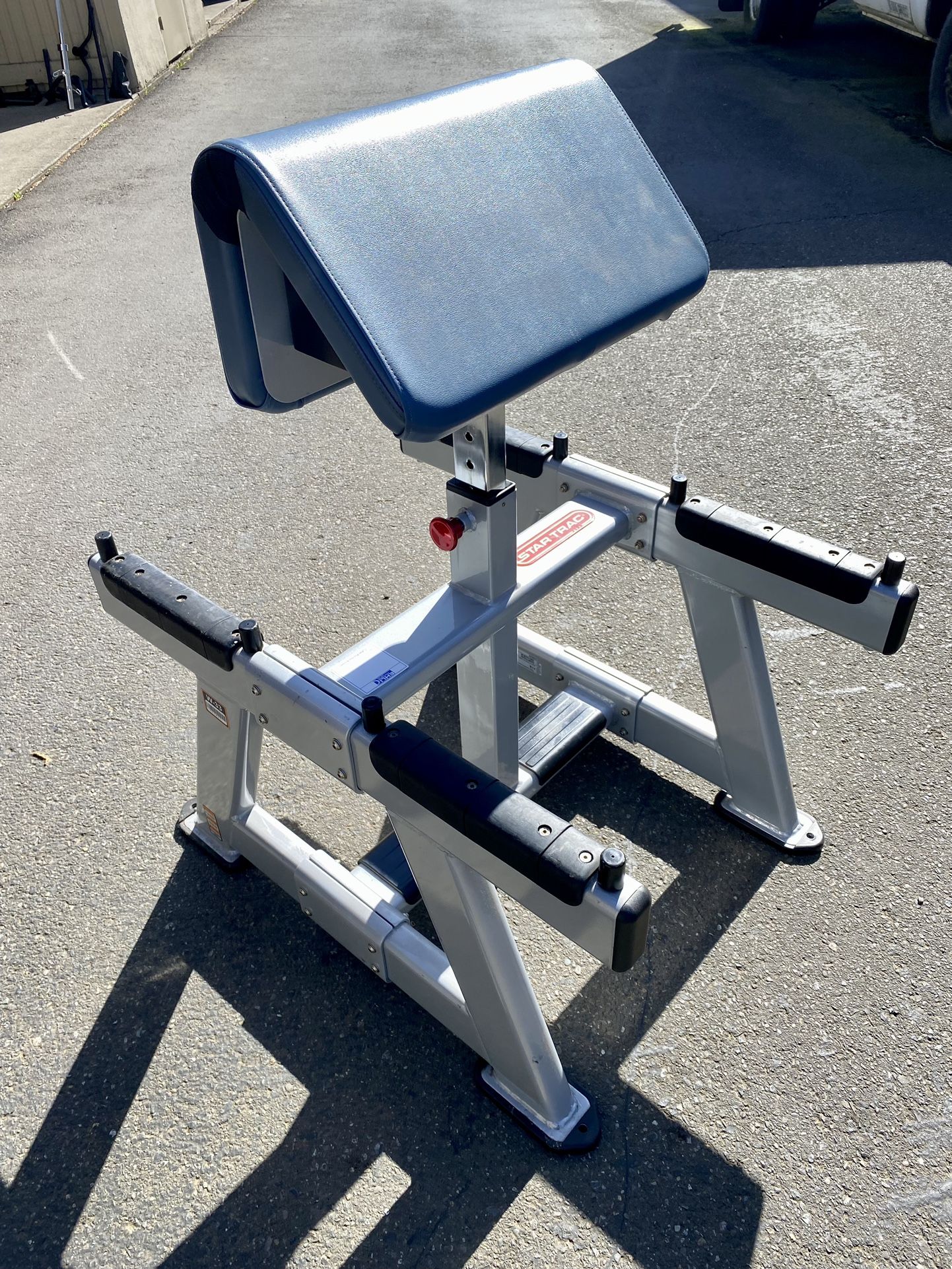 Preacher Curl Machine 