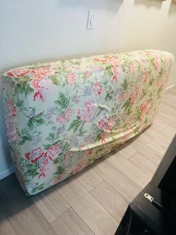 Two single beds, two boxbooardand bed bed frames