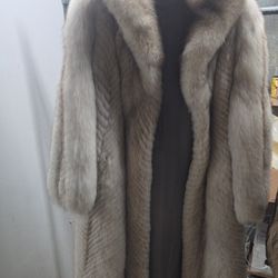 100% Crystal Fox White, Gray & Black
Stroller 