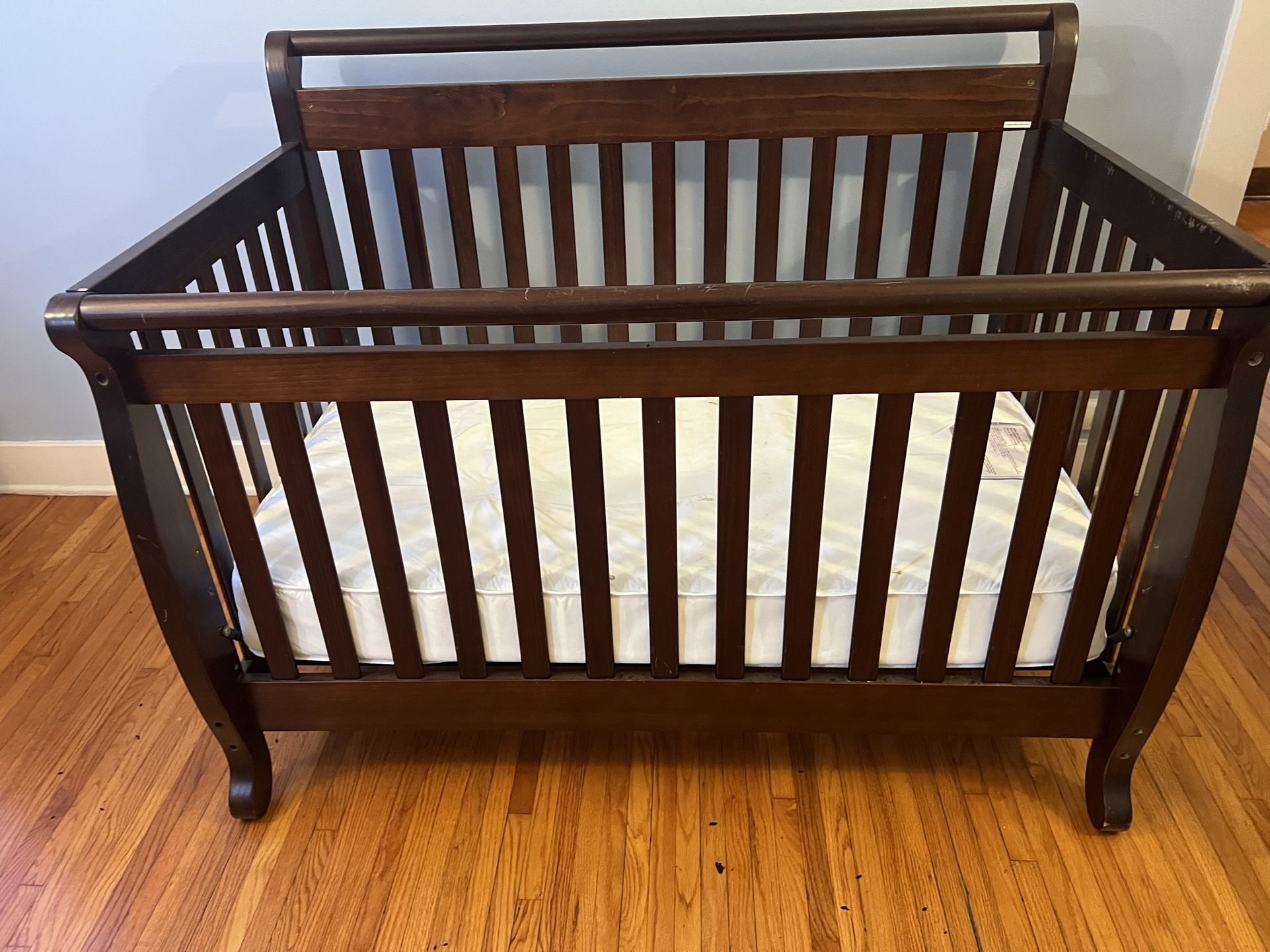 Baby Crib With Mattress.