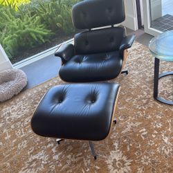 Herman Miller Eames Chair - Slightly Damaged