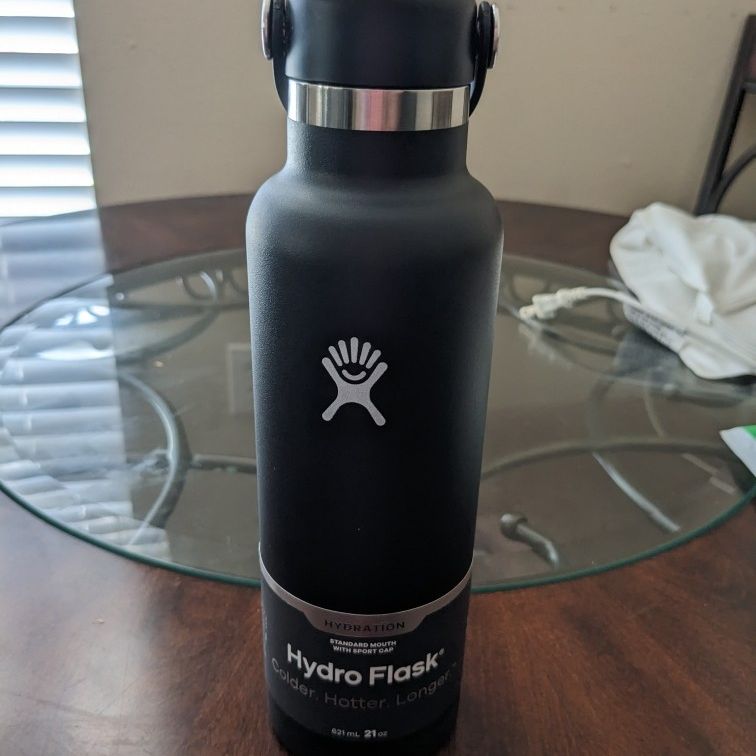 Hydro Flask 24oz Black with Free Boot for Sale in Houston, TX - OfferUp