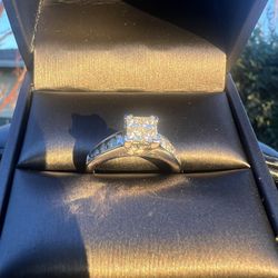 10 KT White Gold 4 Princess Cut Top Diamond Ring 1CT TW