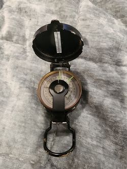 VINTAGE Liquid Filled LENSATIC Precision Pathfinder Engineer COMPASS Metal Case