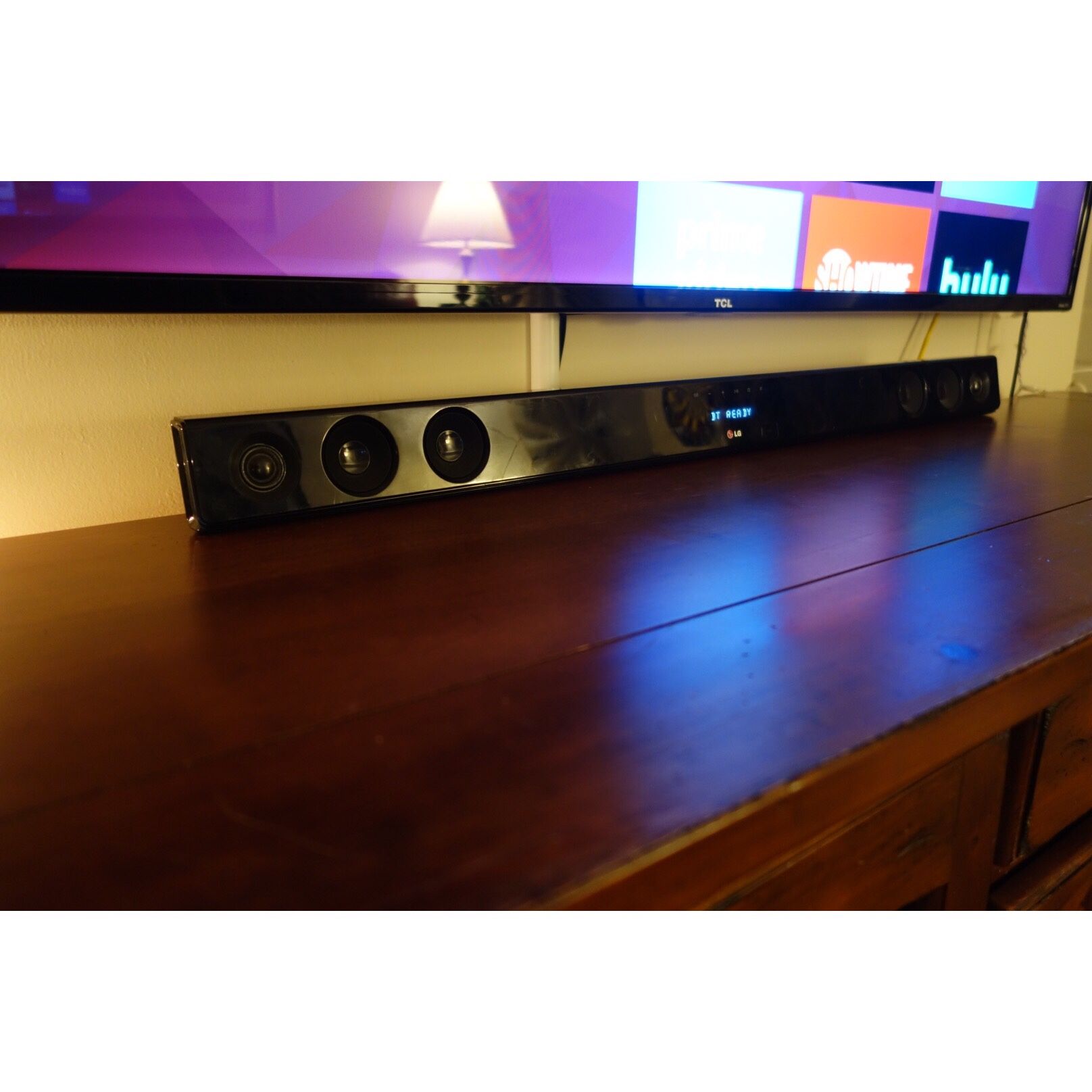 LG BLUETOOTH 2.1 Soundbar Speaker System 300 Watt