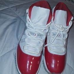 Nike Jordan's Red And Whites