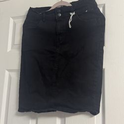 Black Skirt 