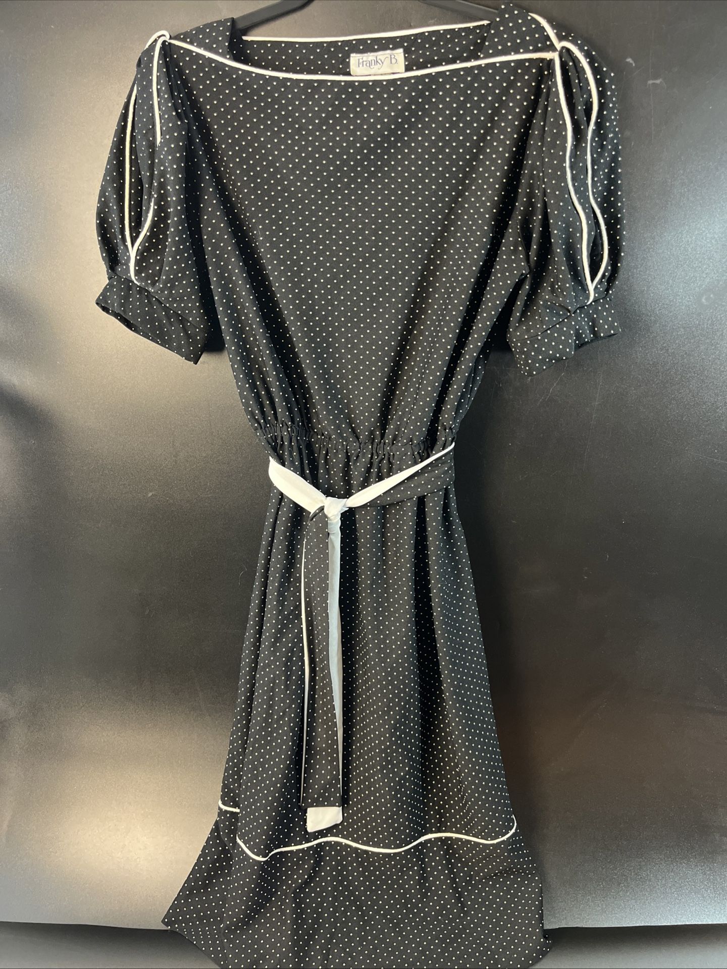 Vtg Pin Up Rockabilly Belted Black Polka Dot Dress Fit Flare Retro Sml Swing USA Size Tag missing - Please see pics for measurements. Flat Lay: Che