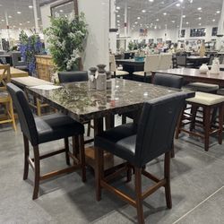 5 PIECE DINING ROOM SET. Includes: Dining Table & 4) Chairs 