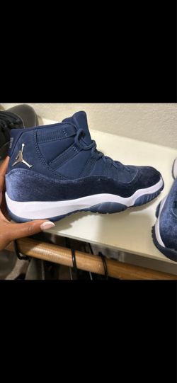 Midnight blue 11s.  7.5 in men