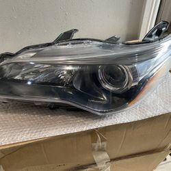 2015-2017 Toyota Camry SE Left Headlight 