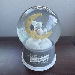 Snoopy Snowglobe