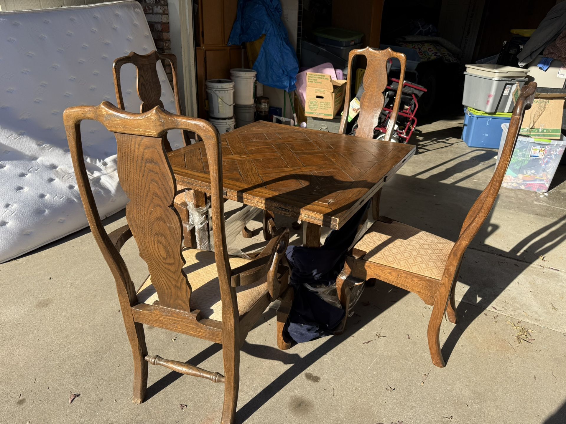 Solid Table With Chairs 
