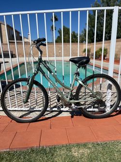 Women’s Giant Road Bike