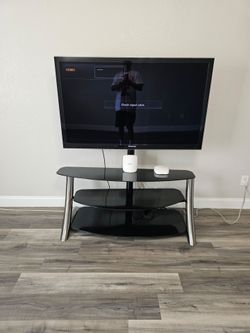 Samsung 60 TV with stand (No Remote)