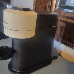 NICE NESPRESSO COFFEE MAKER
