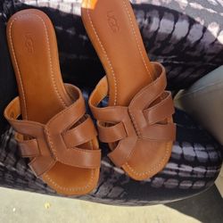 Women's 7.5 Brown Ugg Slides